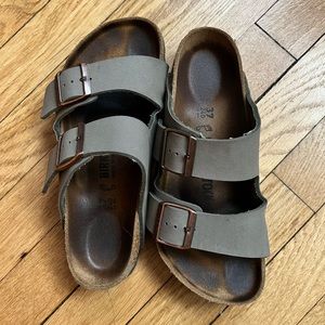 FINAL PRICE DROP Birkenstock Arizona Sandal